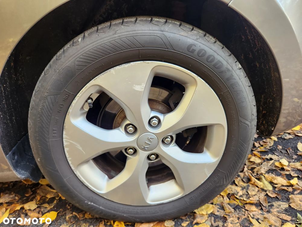 Kia Carens 1.7 CRDi XL 7os - 21