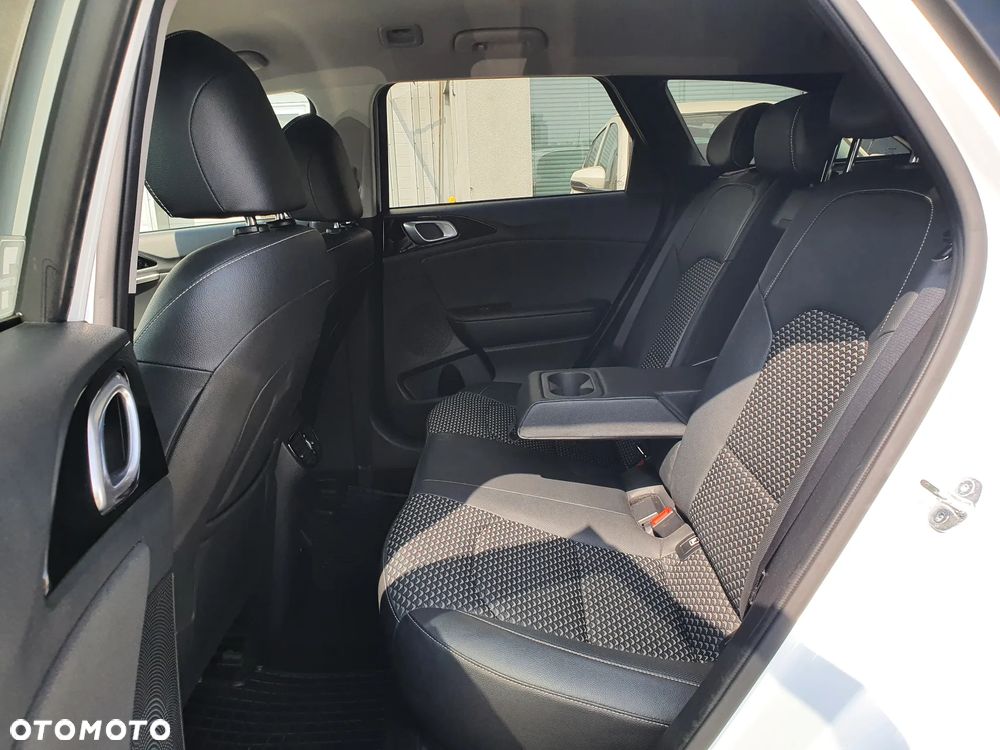 Kia Ceed 1.5 T-GDI Business Line - 26