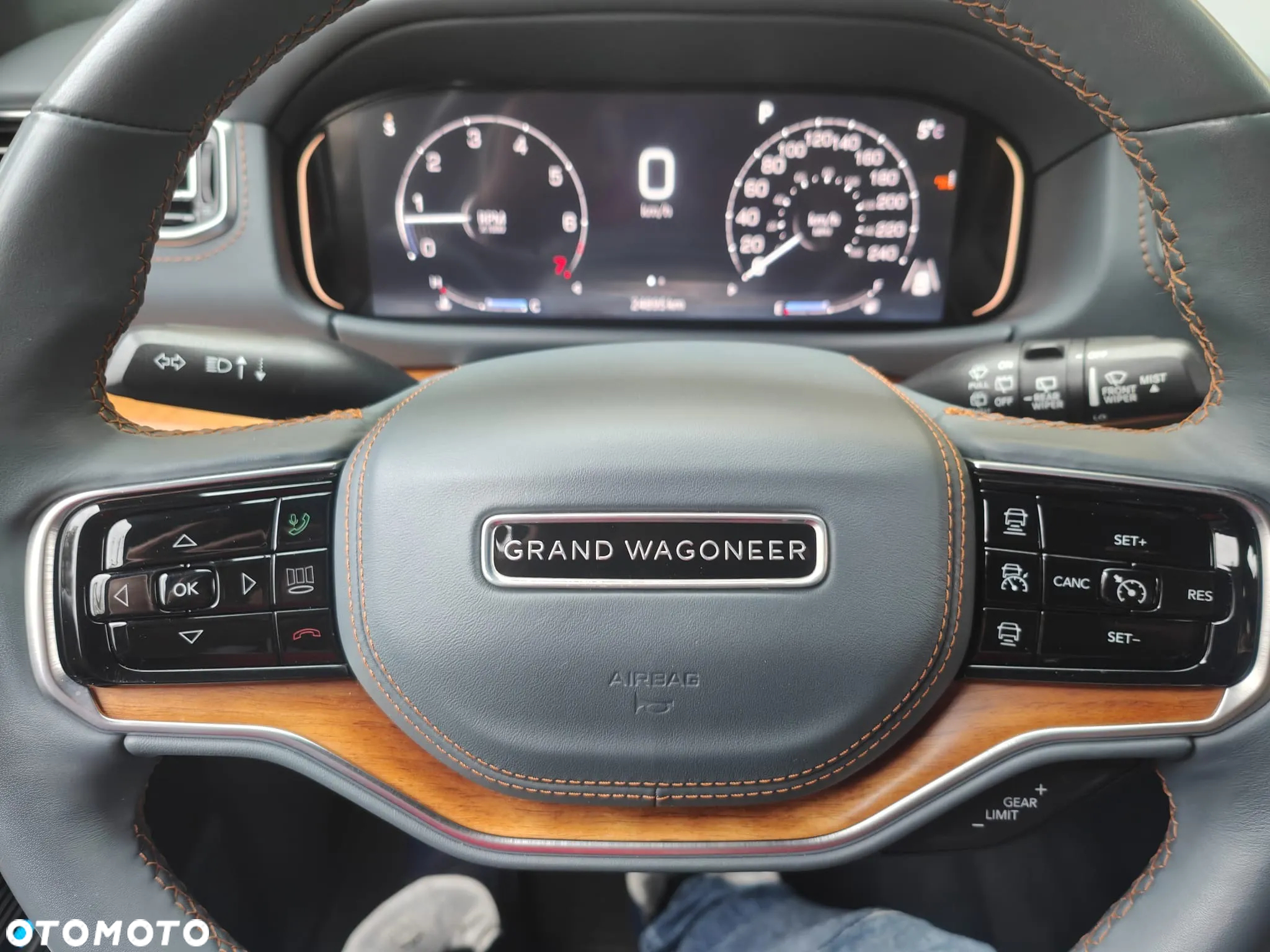 Jeep Wagoneer - 26
