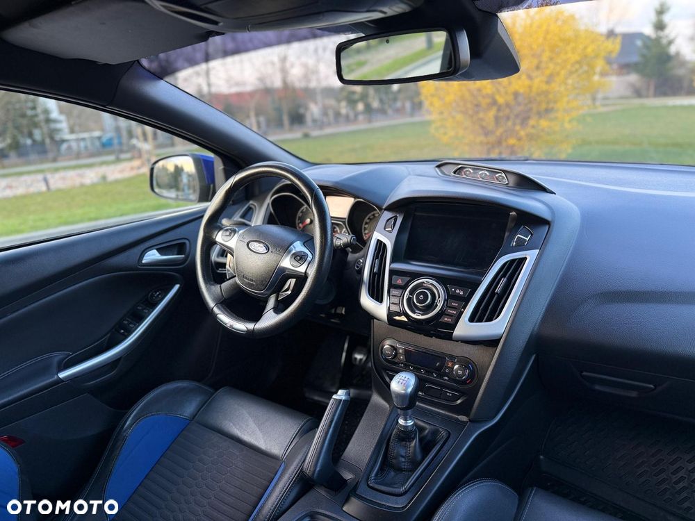 Ford Focus 2.0 EcoBoost ST - 12