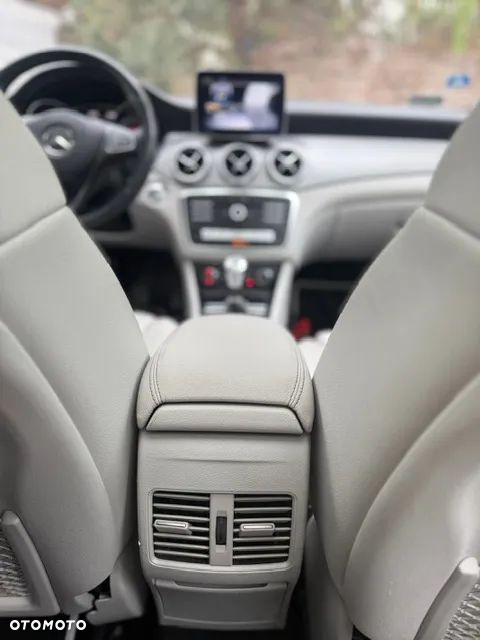 Mercedes-Benz GLA 200 Urban - 32