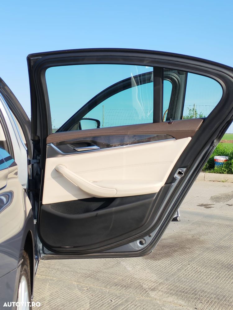 BMW Seria 5 520d Aut. Luxury Line - 30