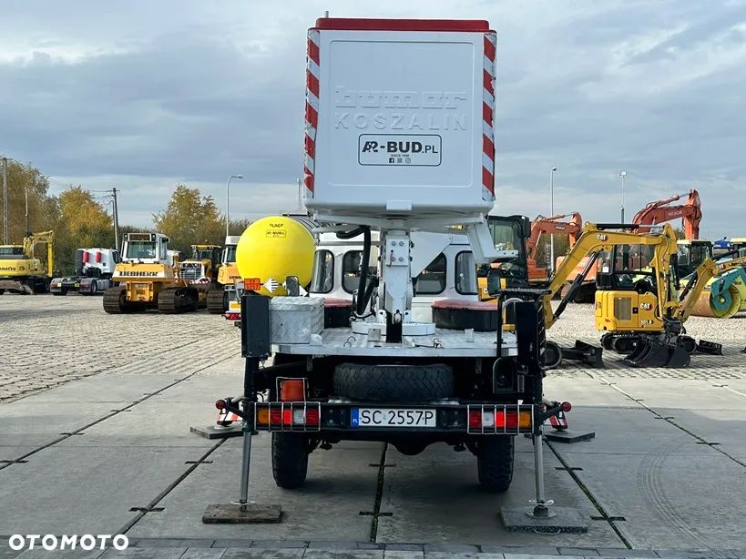 Land Rover Defender - 8