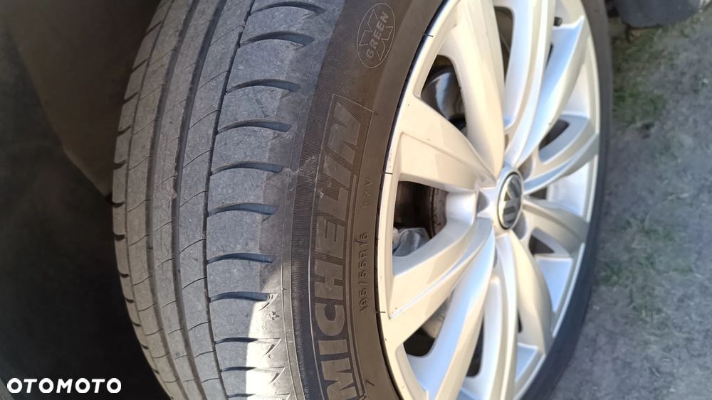 Skoda Octavia 1.6 Ambiente - 4