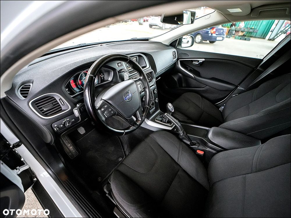 Volvo V40 Cross Country - 15