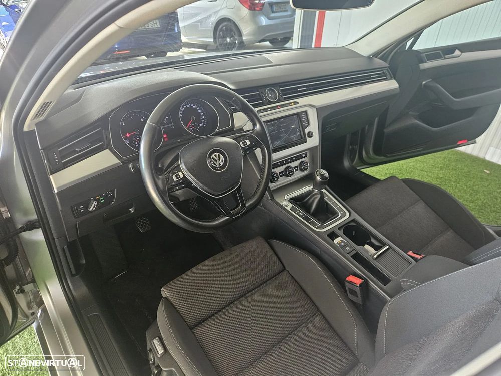 VW Passat 1.6 TDI (BlueMotion ) Trendline - 10