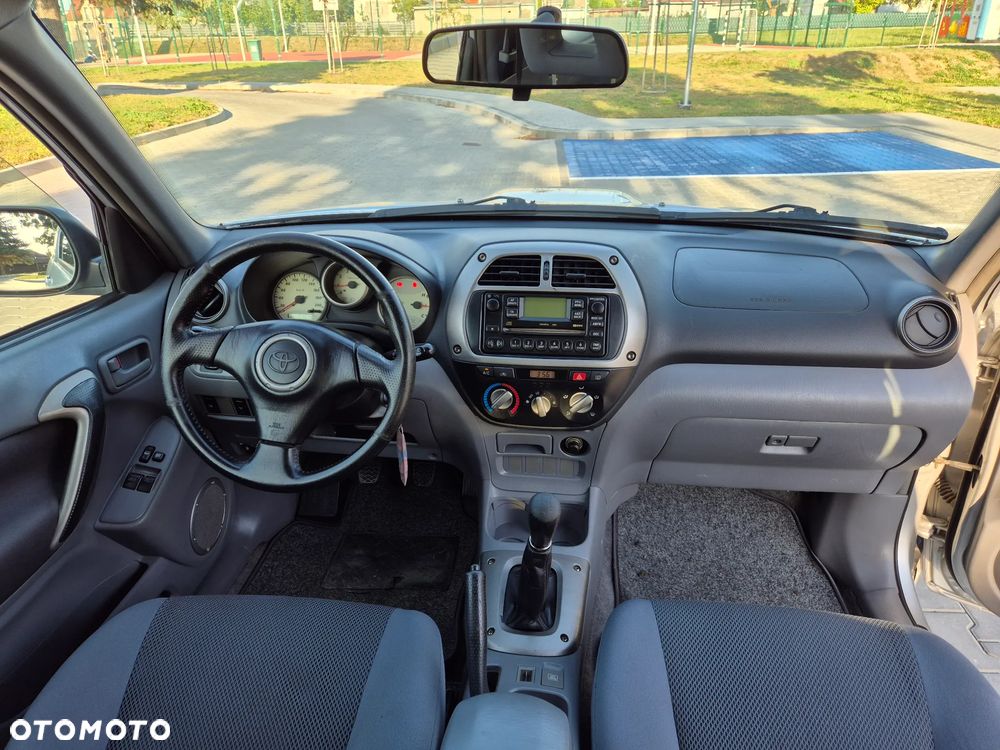 Toyota RAV4 D-4D 4x4 Sol - 23