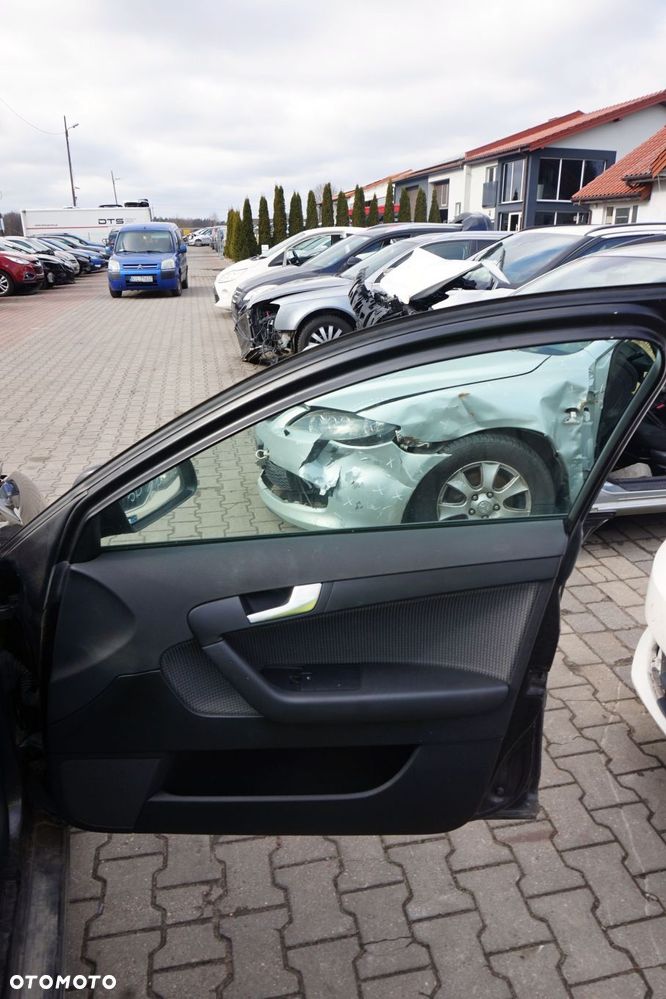 DRZWI PRZEDNIE PRAWE A3 8P 5D HB LZ7L  SZARY AUDI 2003-2008 - 8
