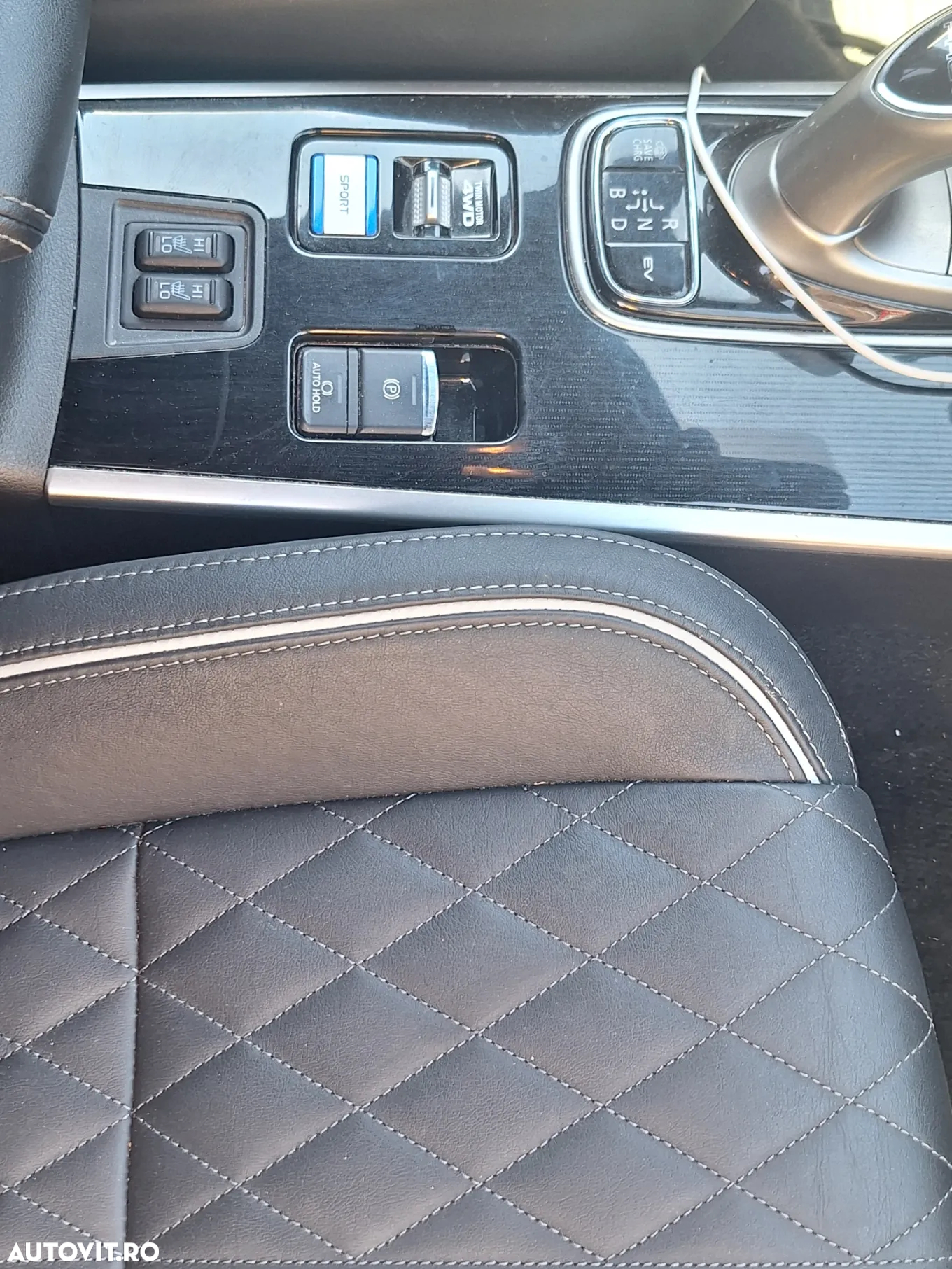 Mitsubishi Outlander 2.4 4WD Plug-In Hybrid Top - 19