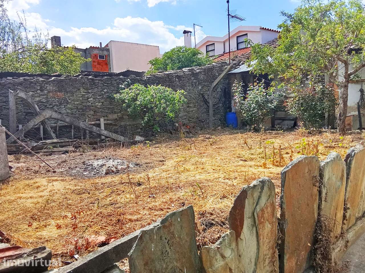 Moradia Devoluta T6 Venda em São João da Pesqueira e Várzea de Trevões - Grande imagem: 3/19
