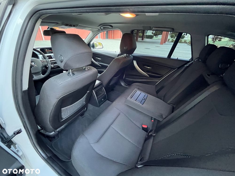 BMW Seria 3 318d Business Edition - 28