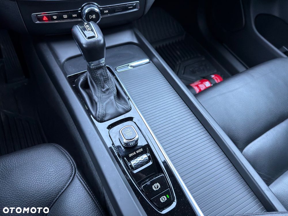 Volvo XC 60 D4 SCR Momentum - 21