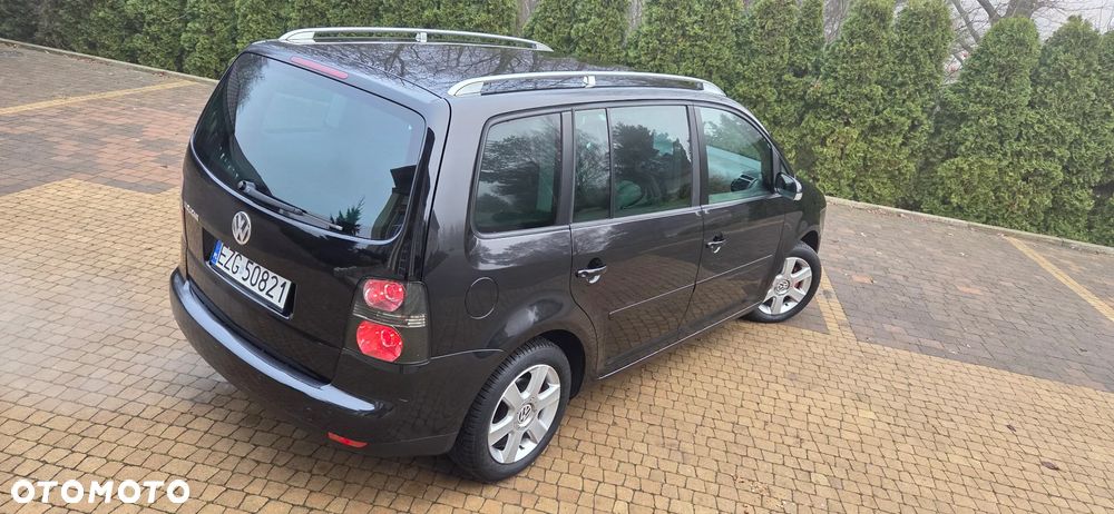 Volkswagen Touran 2.0 TDI DPF Highline - 4