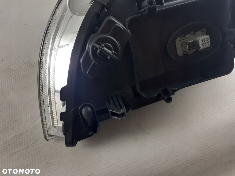 Lampa prawa Volvo C70 II ksenon 10-13 r. 32206149 - 8