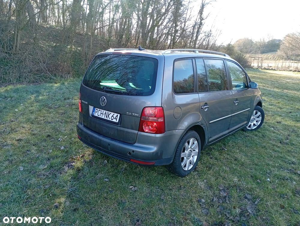 Volkswagen Touran 2.0 TDI Highline - 5