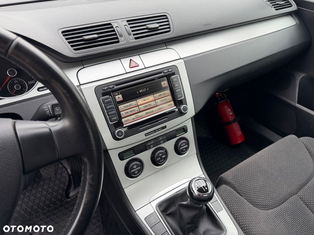 Volkswagen Passat 2.0 TDI DPF BlueMot Comfortline - 11