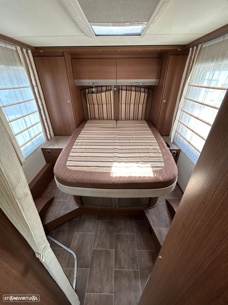 Burstner Ixeo PLUS IT 724 CAMA CENTRAL - 17
