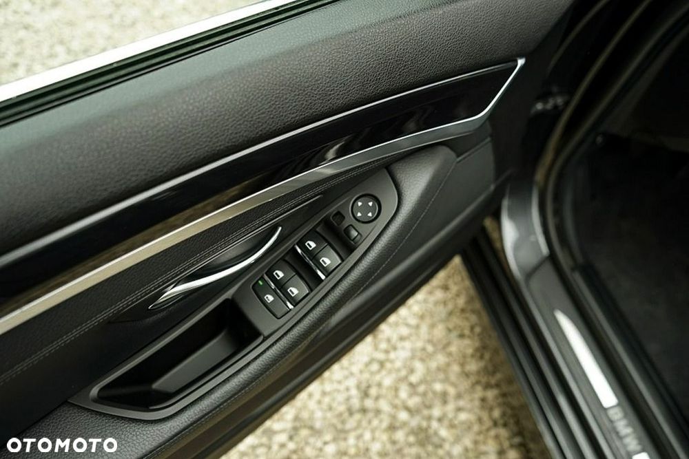 BMW Seria 5 525d - 16