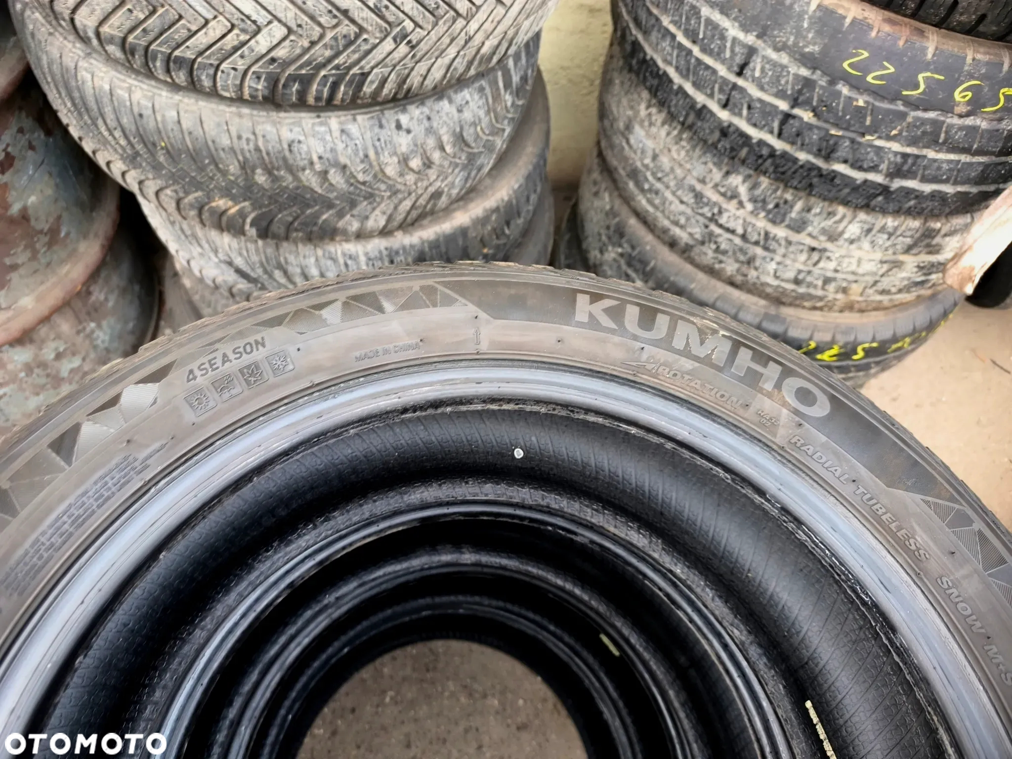 215/50R17 95W Opony Całoroczne Wielosezonowe KUMHO SOLUS 4S HA32 5,5mm Legnica ALU-RAD 22r. 215/50 - 8