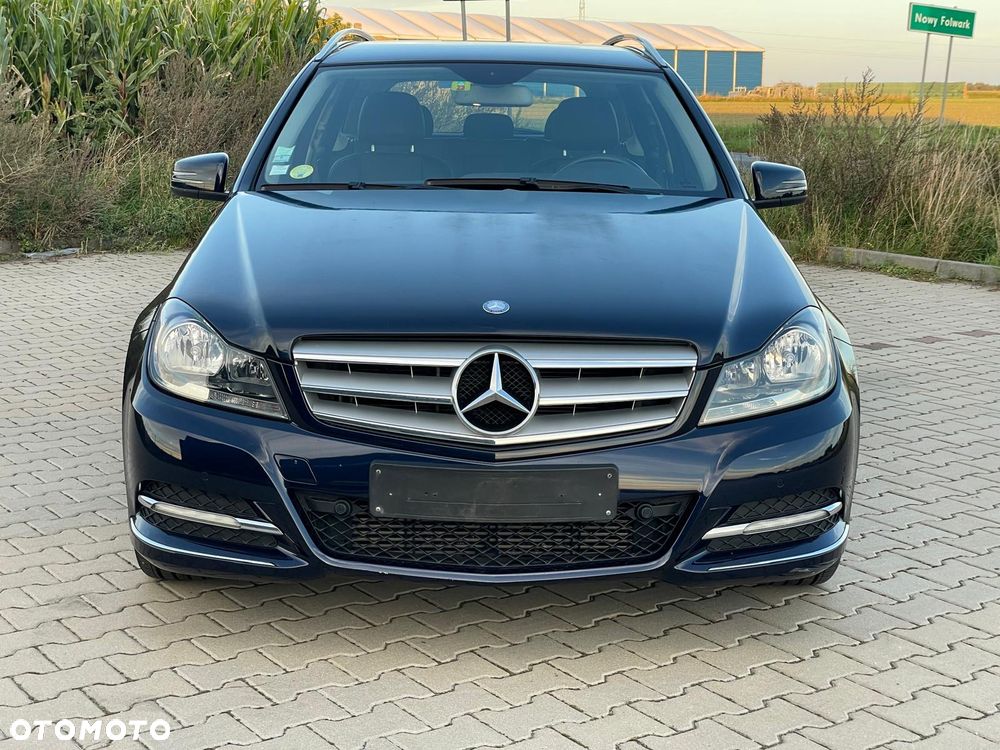 Mercedes-Benz C-Class 2011 photo 2