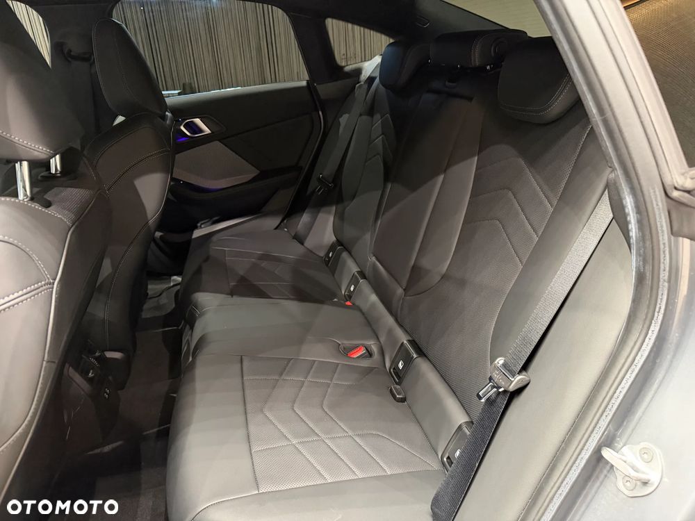 BMW Seria 2 220 mHEV - 18