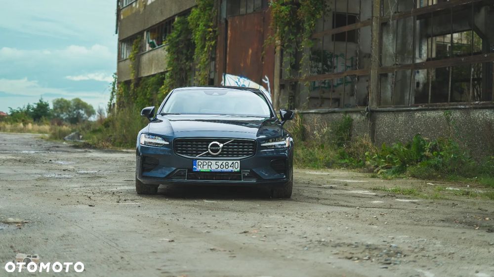 Volvo S60 B5 B AWD Plus Dark - 4