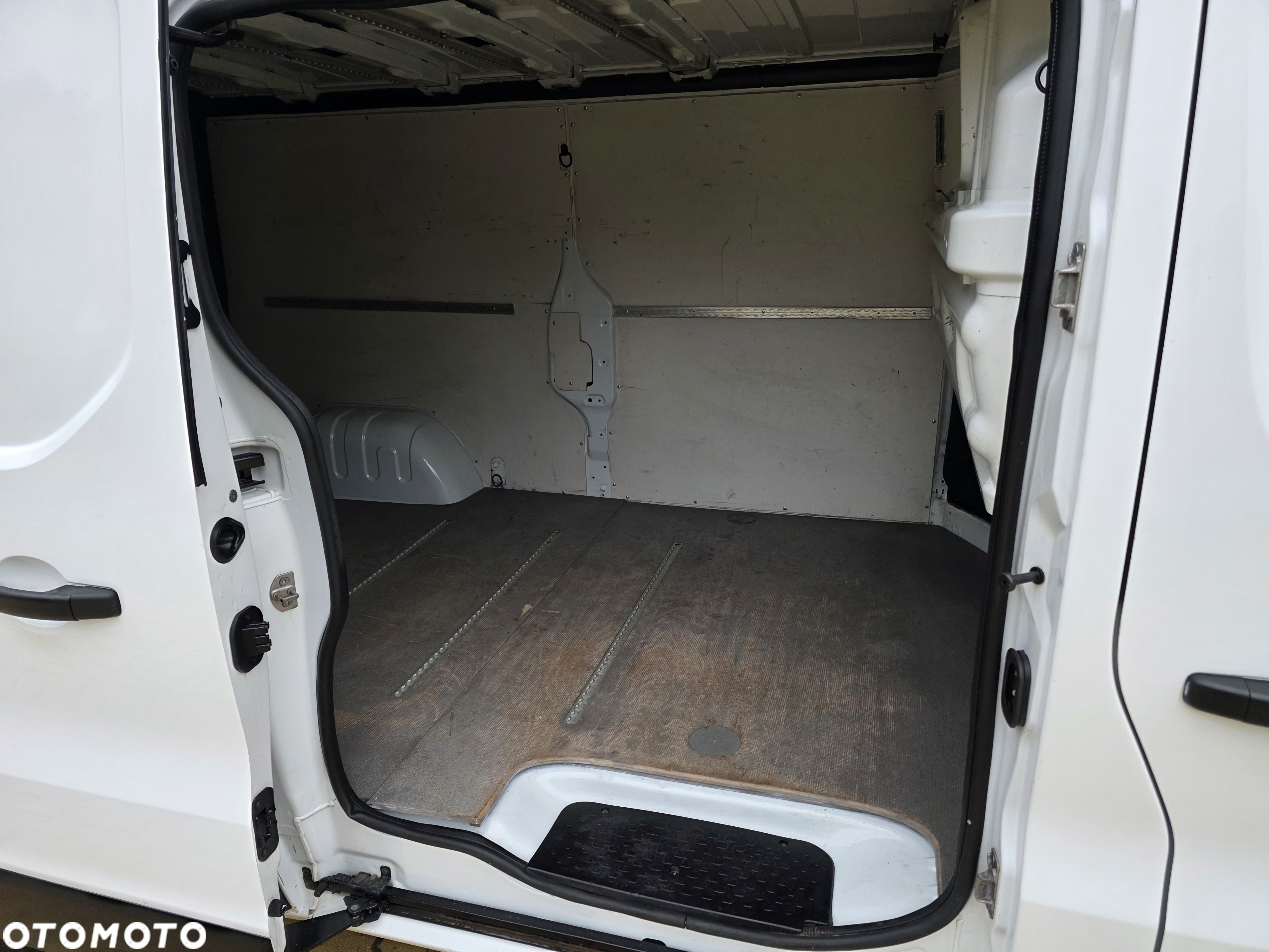 Opel Vivaro - 10