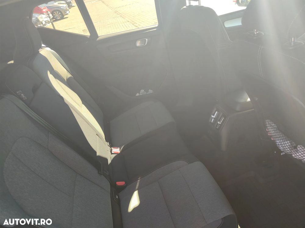 Volvo XC 40 Recharge T4 Twin Engine AT7 Inscription Expression - 4