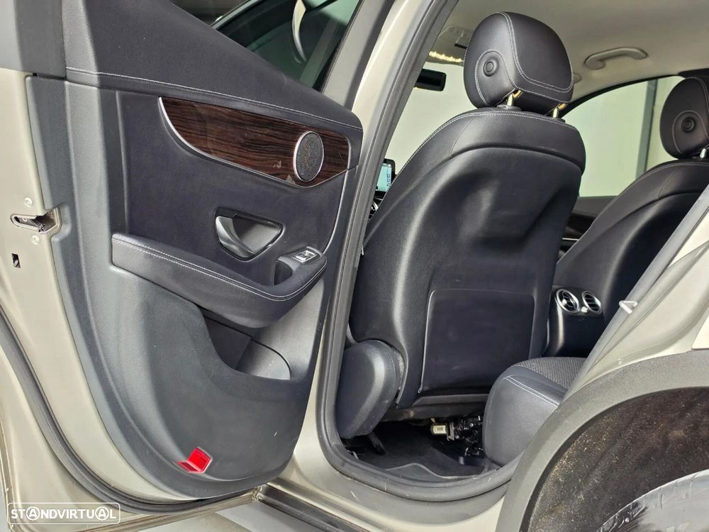 Mercedes-Benz GLC 300 e 4Matic - 35