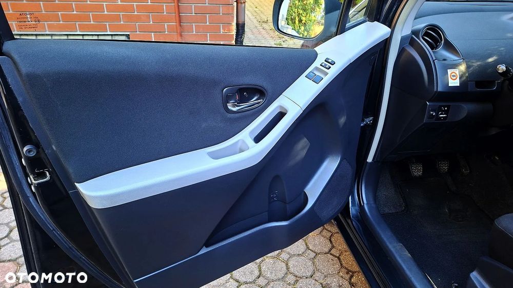 Toyota Yaris - 34