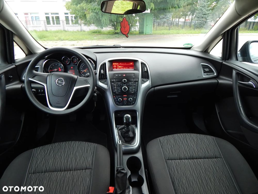Opel Astra 1.6 150 Jahre - 10