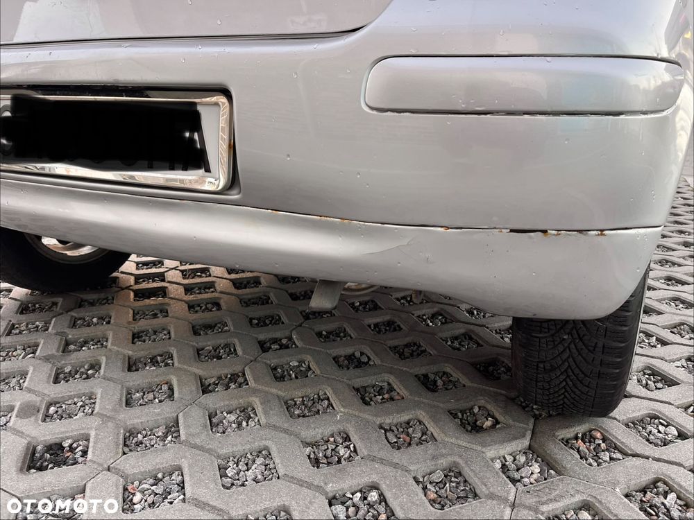 Toyota Yaris 1.3 - 8