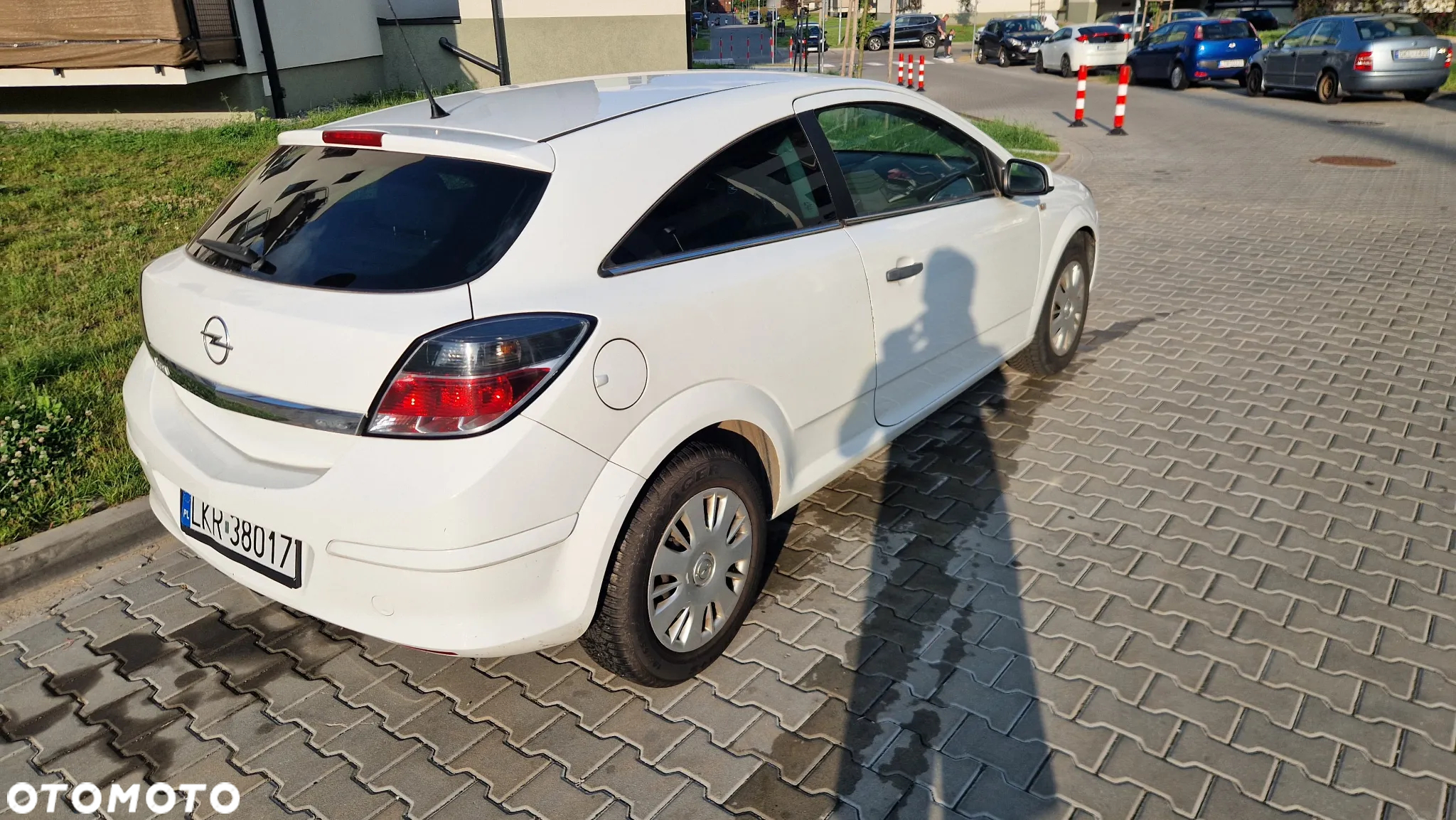 Opel Astra GTC 1.6 - 6