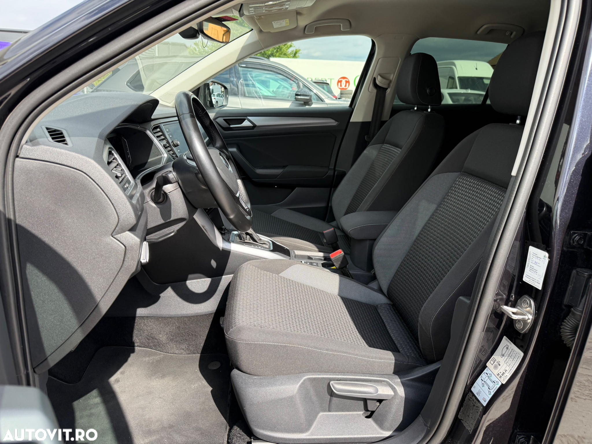 Volkswagen T-ROC 2.0 TDI SCR DSG ACTIVE - 19