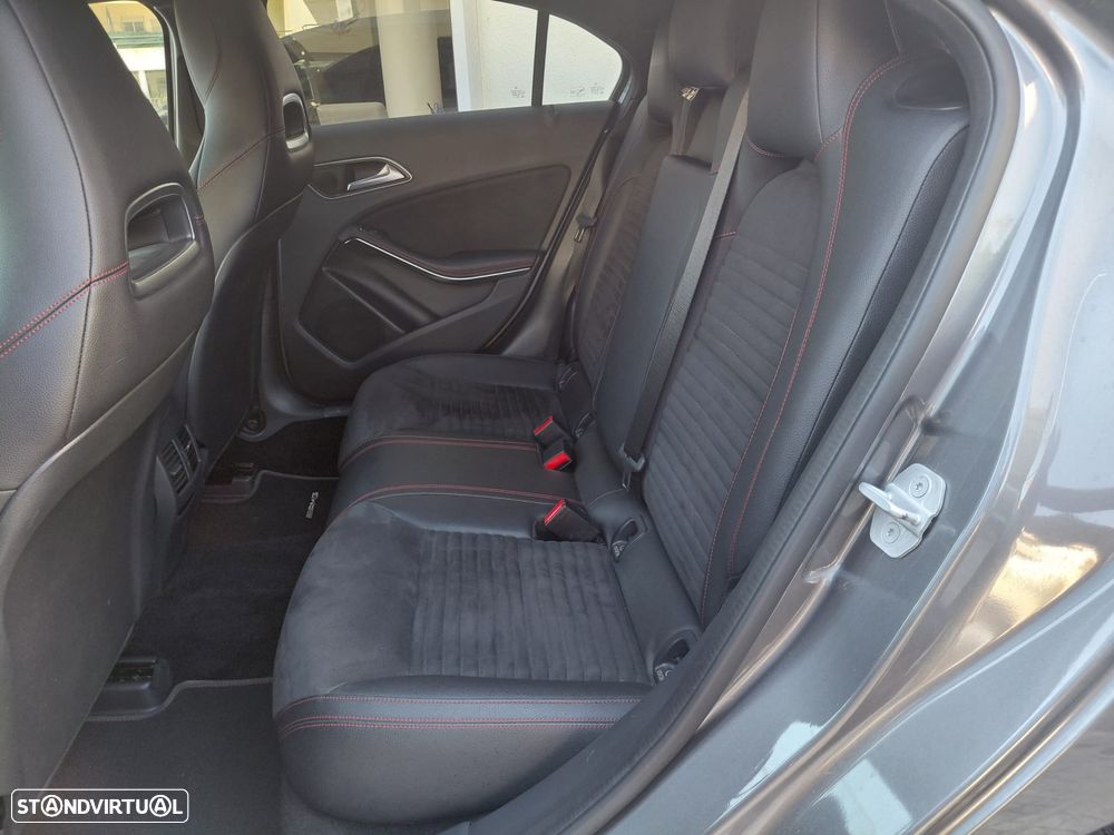 Mercedes-Benz A 45 AMG 4Matic Speedshift 7G-DCT - 17