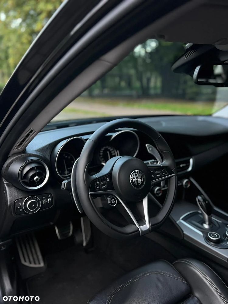 Alfa Romeo Giulia 2.0 Turbo 16V AT8-Q4 Veloce - 27