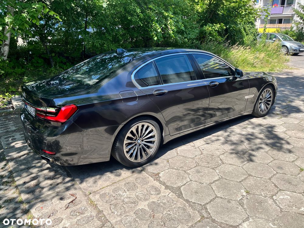 BMW Seria 7 750i - 17