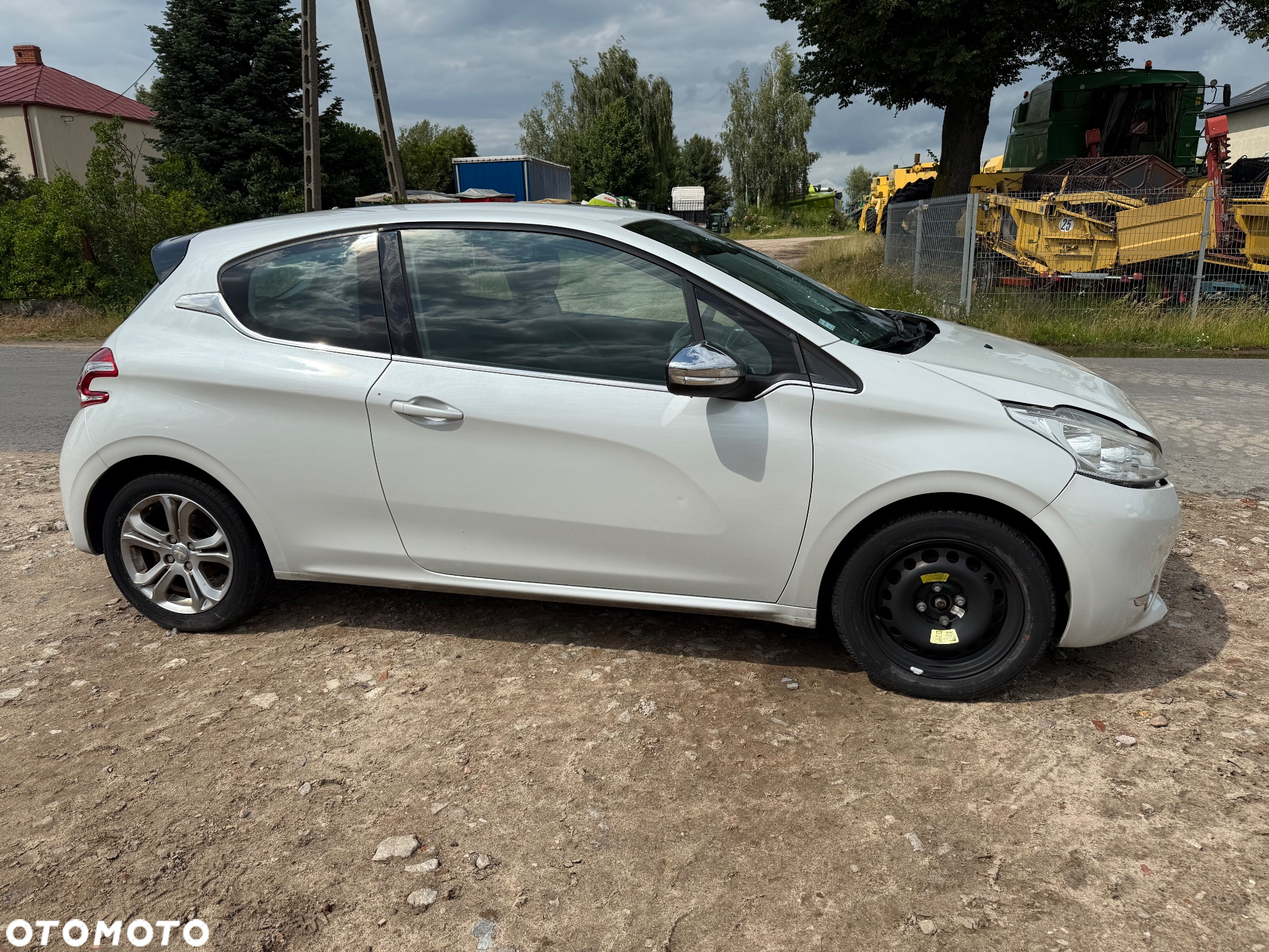 Peugeot 208 e-HDi 92 Stop&Start Allure - 4