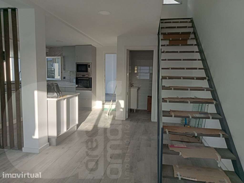 Moradia Nova T2+1 - com garagem e piscina em Fernão Ferro - Grande imagem: 2/21