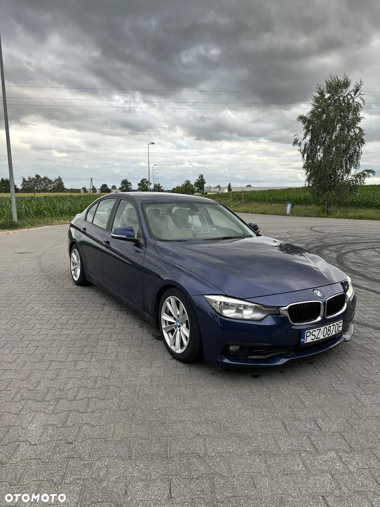 BMW Seria 3 320i - 8