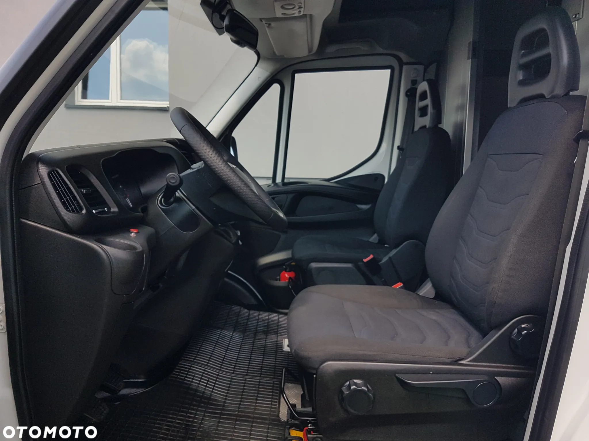 Iveco DAILY KONTENER NISKOPODŁOGOWY 4,31x2,24x2,43 FOODTRUCK SKLEP KAMPER KLIMA BAR KONIOWÓZ - 22