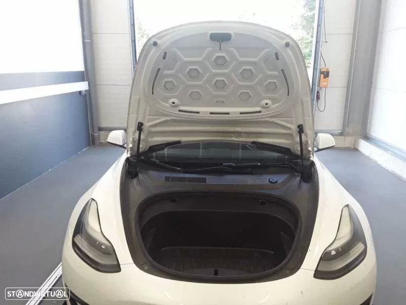 Tesla Model 3 - 7