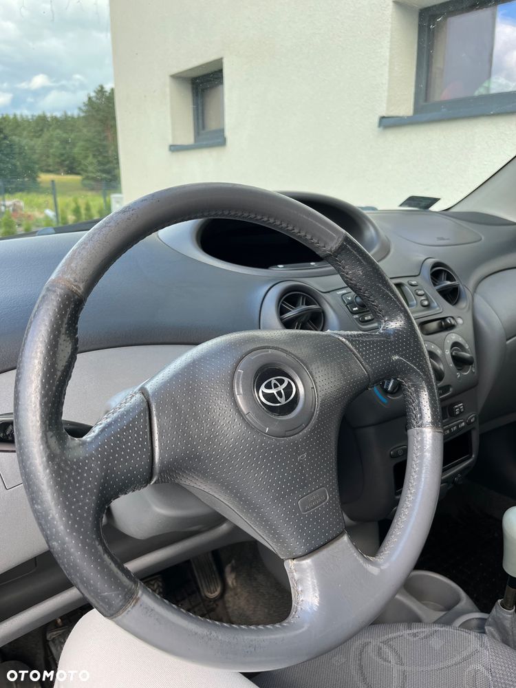 Toyota Yaris - 10