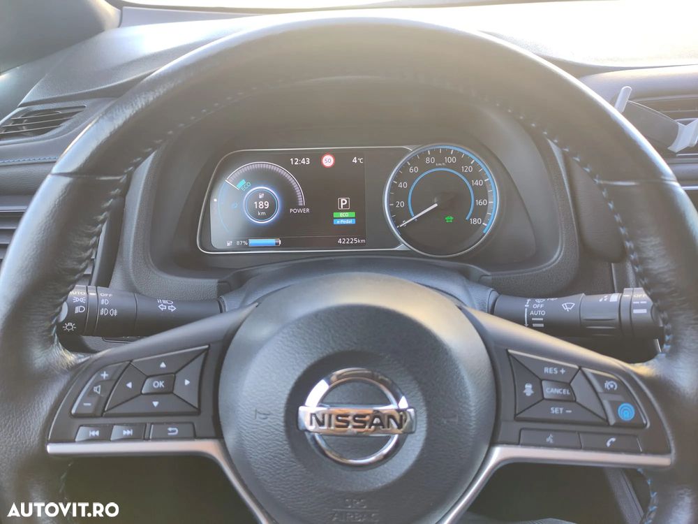 Nissan LEAF 40 kWh N-Connecta - 10