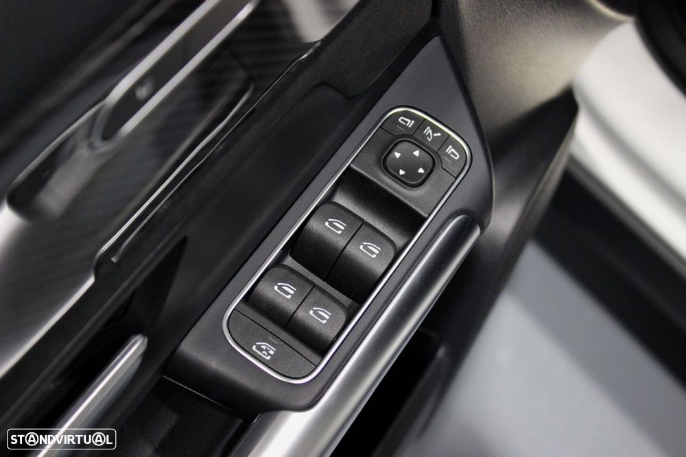 Mercedes-Benz GLA 180 d AMG Line - 14