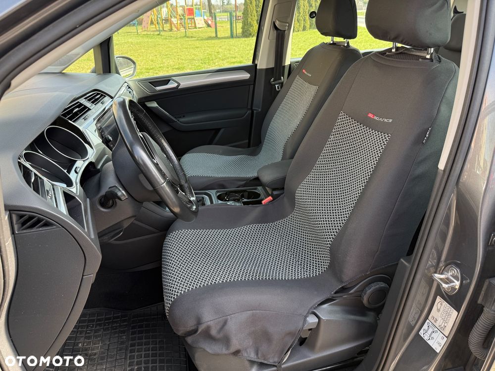 Volkswagen Touran - 12