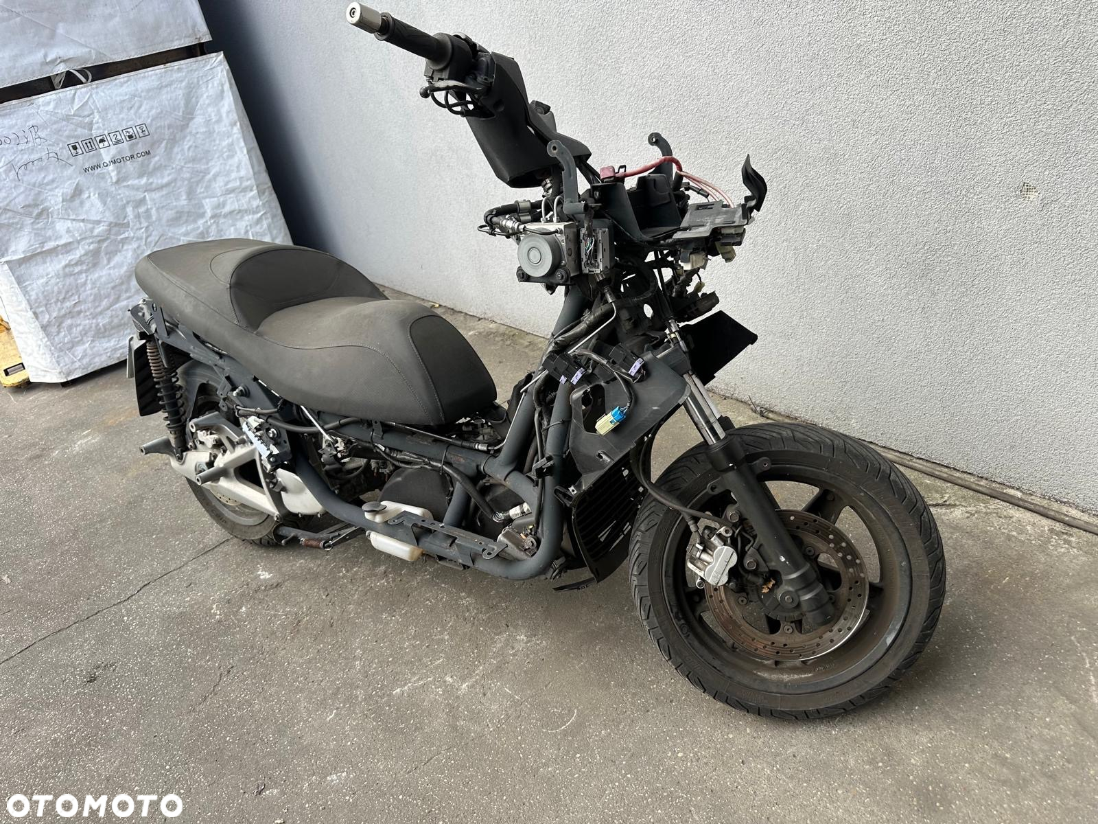 Yamaha X-max - 5