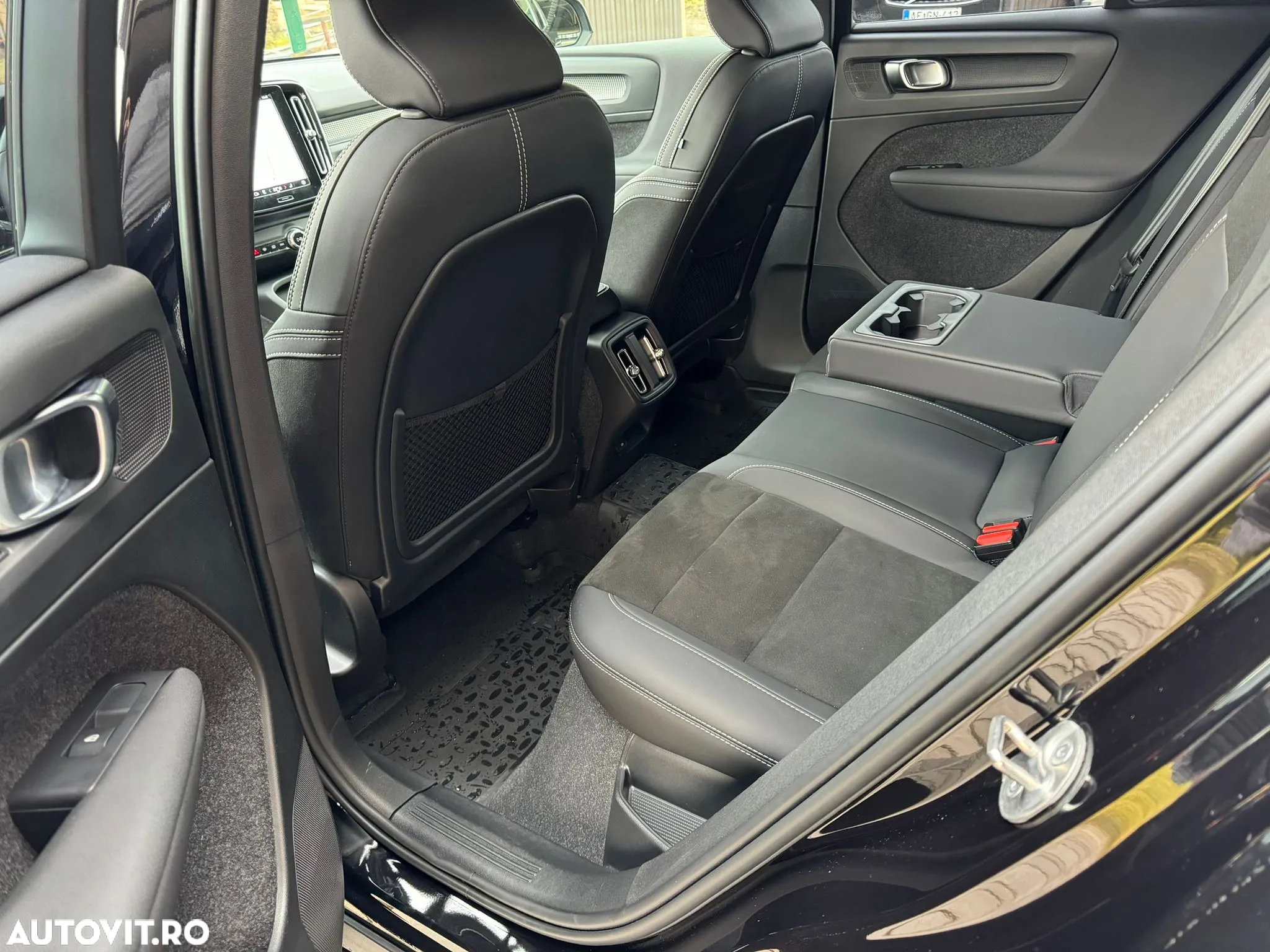 Volvo XC 40 B4 AT FWD MHEV Plus Dark - 5