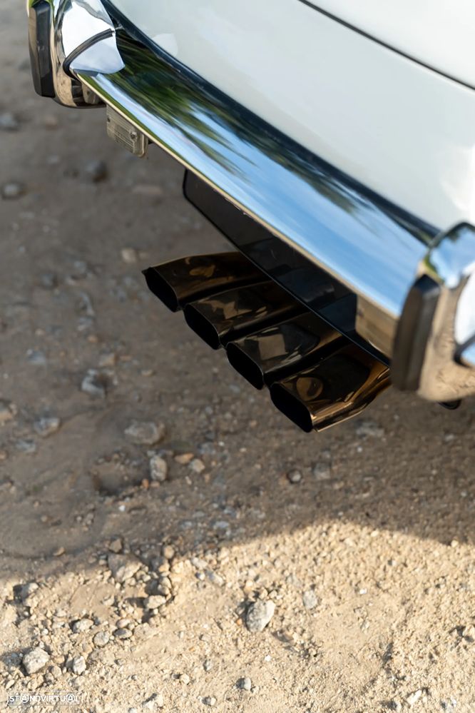 Jaguar E-Type - 42