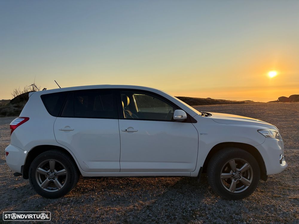 Toyota RAV4 2.2 D-4D 4x4 Executive - 5